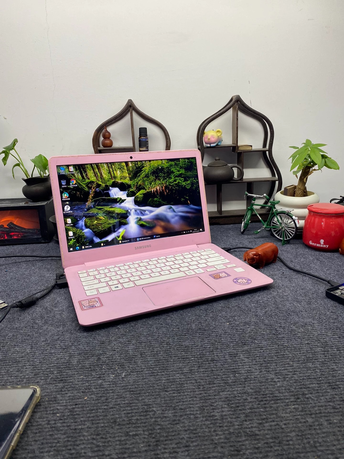 价转让工作用的三星笔记本电脑 之前工作用的，上班公司又配一个，所以低价转手自己的这台，没磕碰，没修理过，运行很流畅，配套件一起送出，整机没问题。 没有维修过 